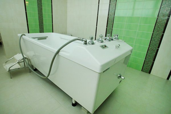 zaria_sanatorium_kislovodsk_gidromassazhnaja_vanna